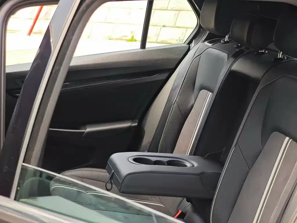 Volkswagen Golf 2022 из CN, фото 8