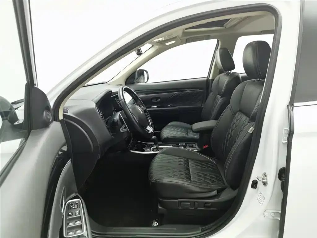 Mitsubishi Outlander 2022 из CN, фото 10
