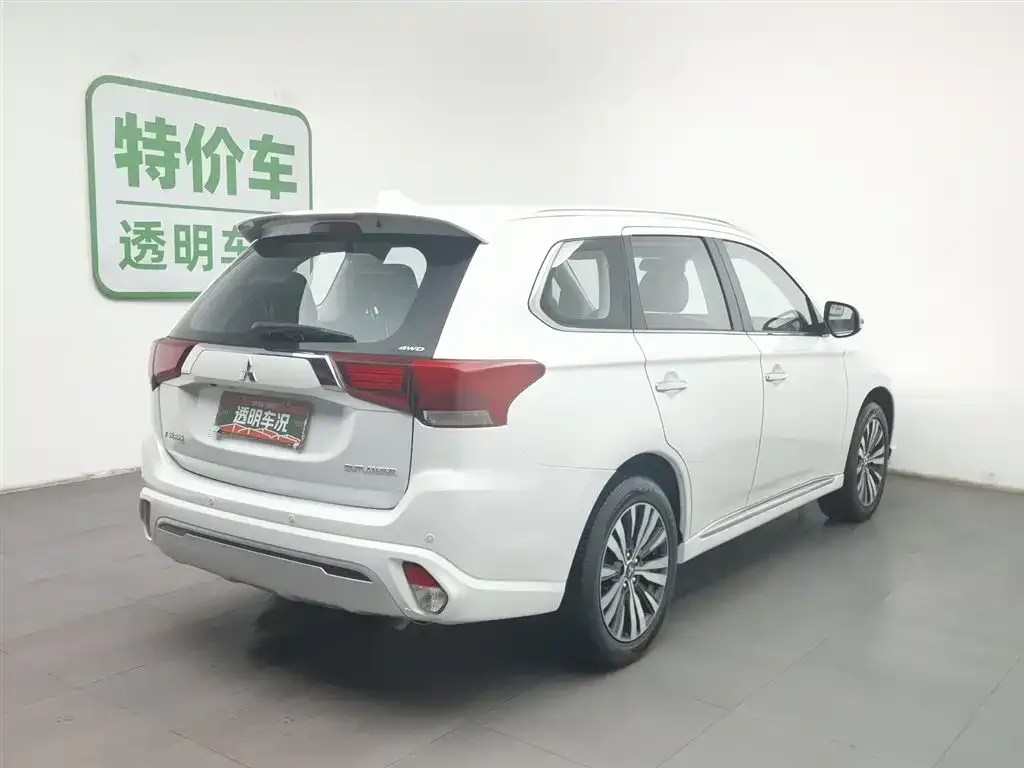 Mitsubishi Outlander 2022 из CN, фото 2