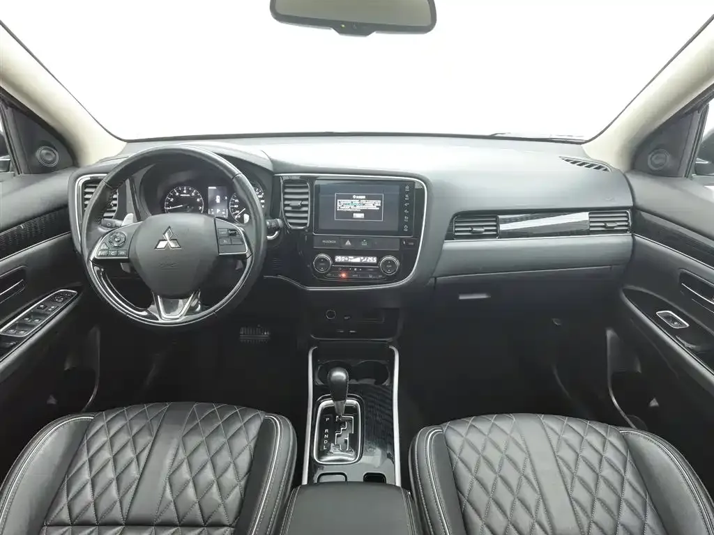 Mitsubishi Outlander 2022 из CN, фото 5