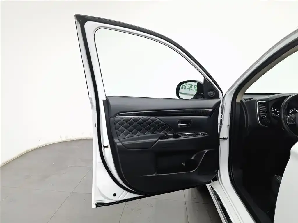 Mitsubishi Outlander 2022 из CN, фото 8