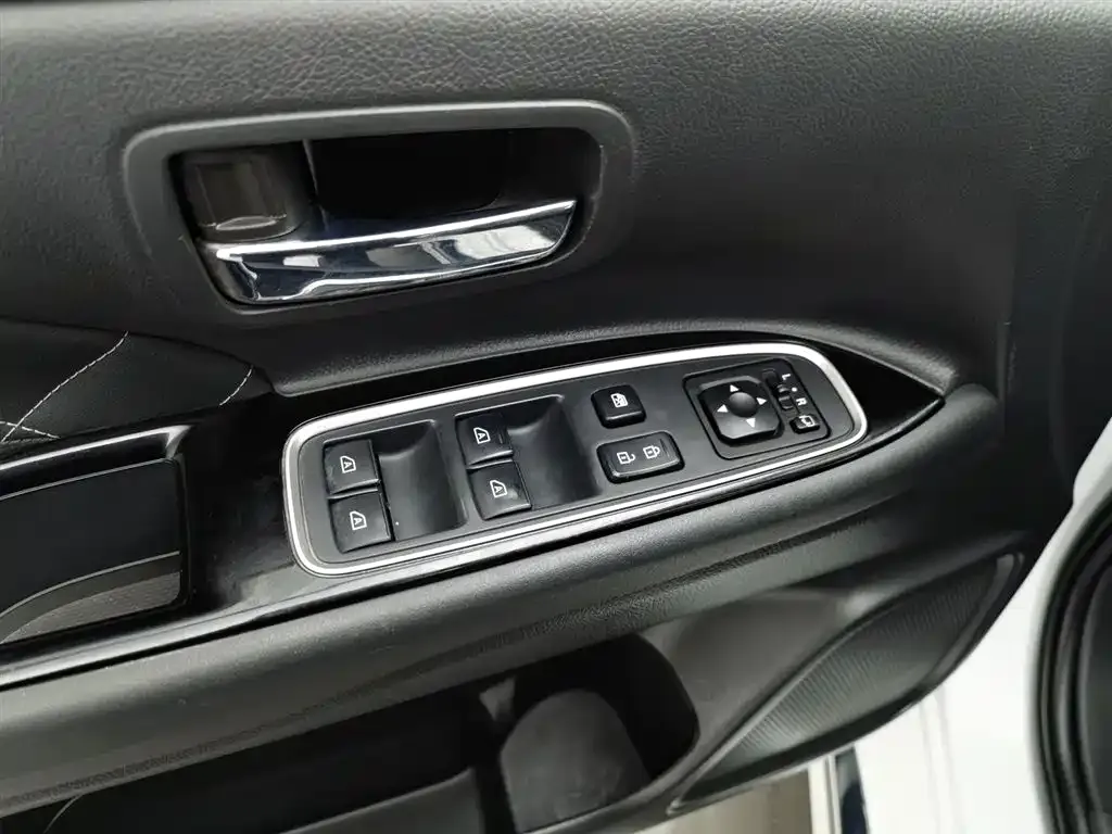 Mitsubishi Outlander 2022 из CN, фото 9