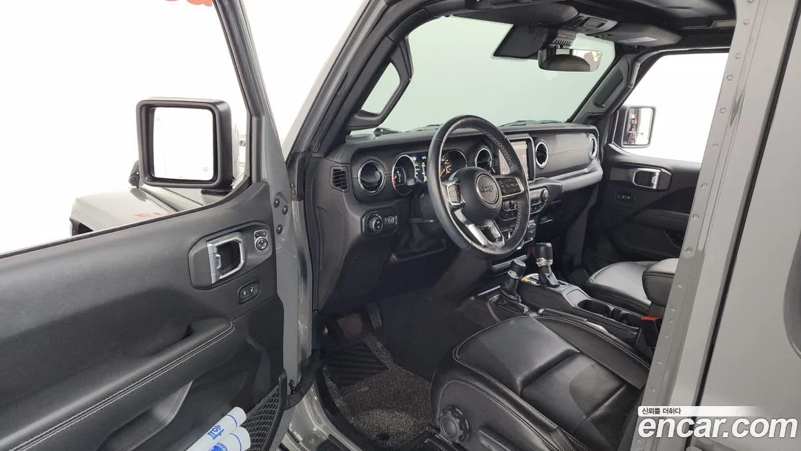 Jeep Wrangler — фото 10