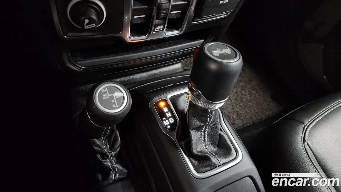 Jeep Wrangler — фото 9