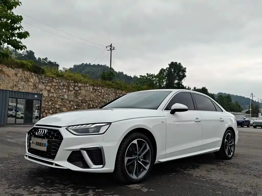 Audi A4L 2023 из CN, фото 1