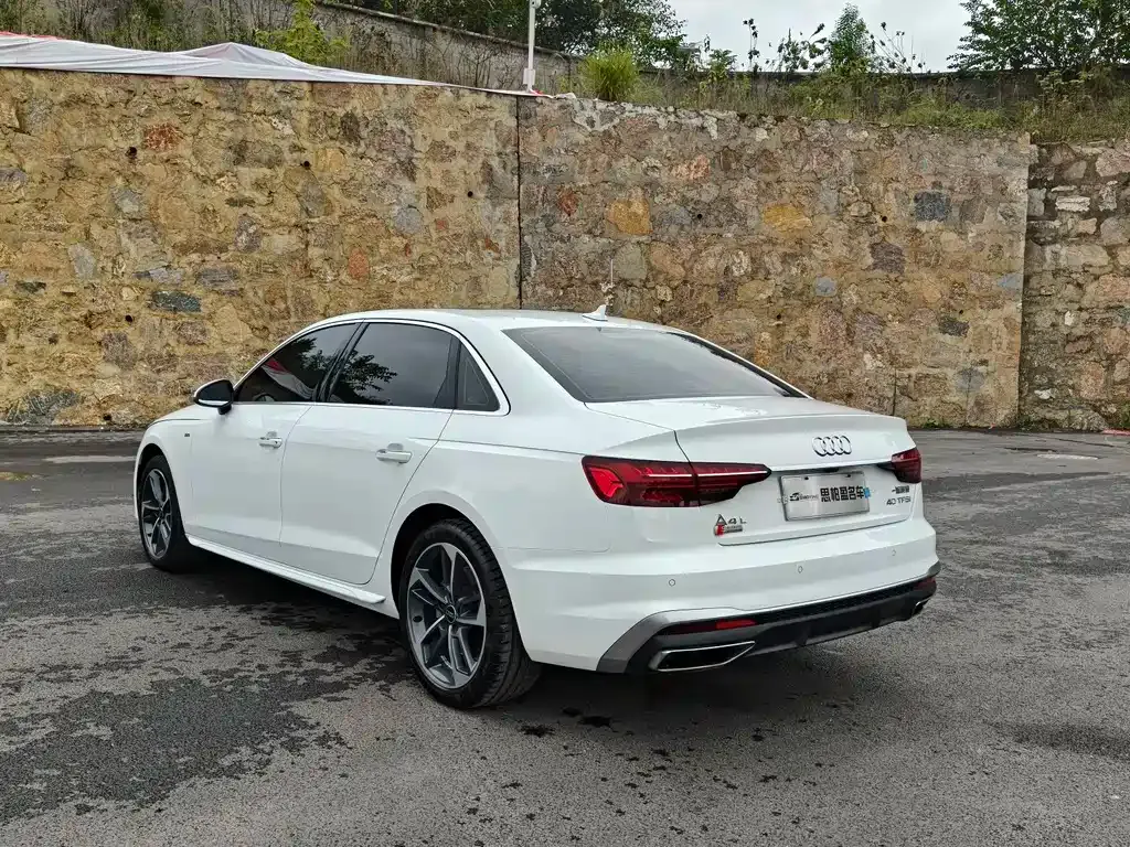 Audi A4L 2023 из CN, фото 7
