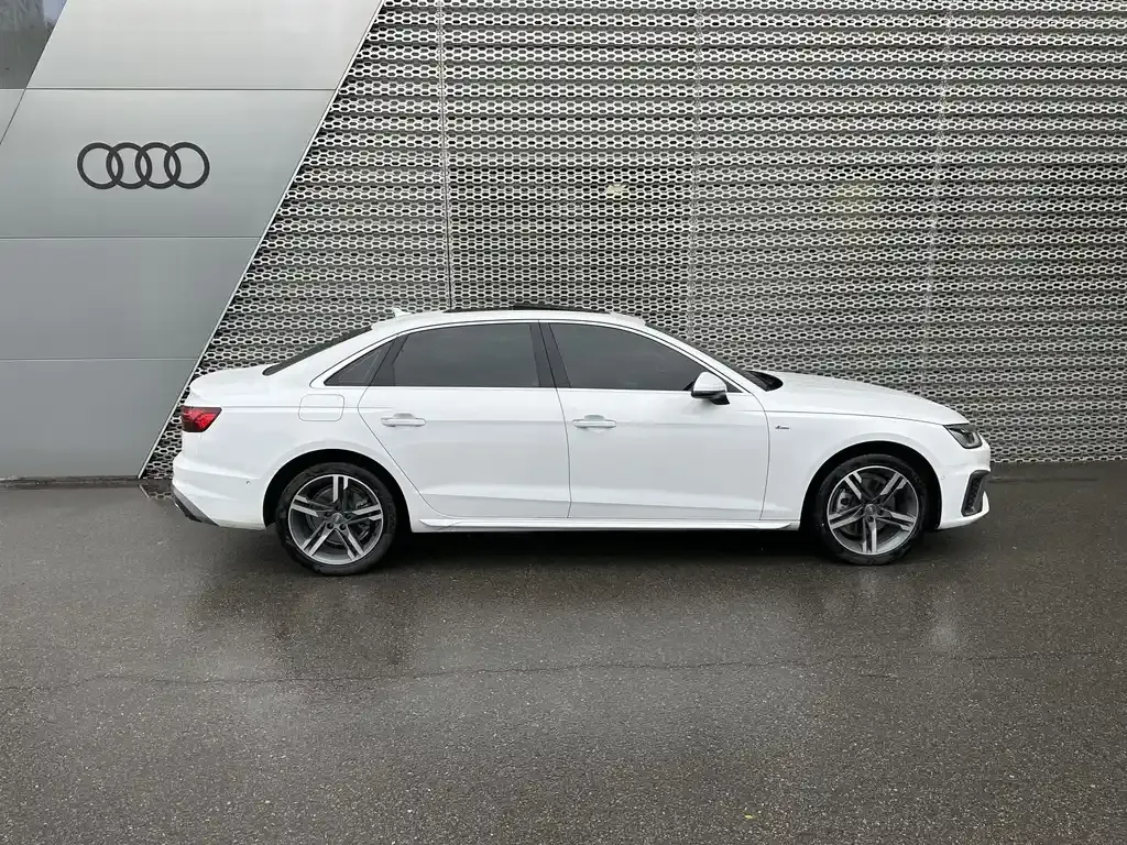 Audi A4L 2022 из CN, фото 3