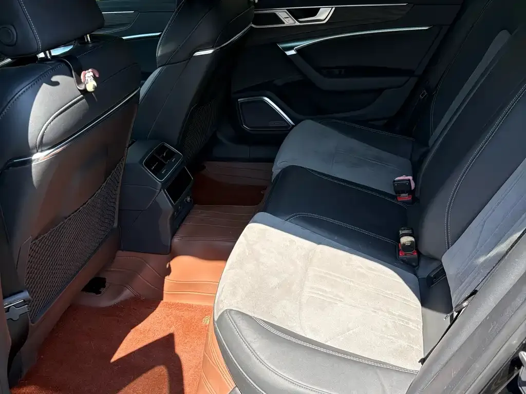 Audi A6L 2023 из CN, фото 6