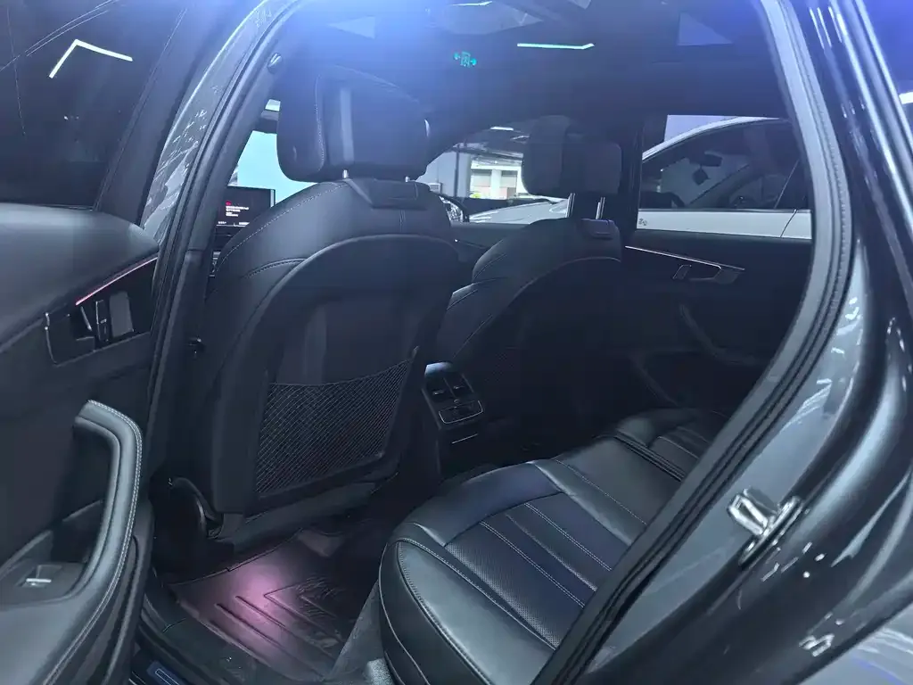 Audi A4L 2024 из CN, фото 8