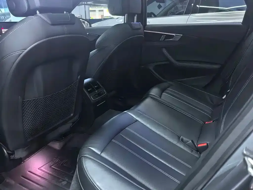 Audi A4L 2024 из CN, фото 9