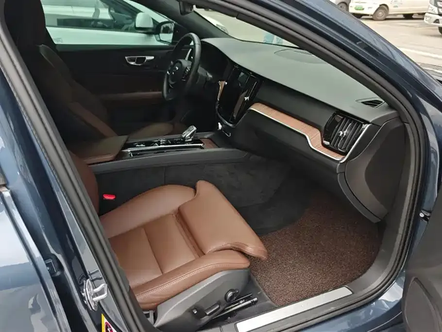 Volvo S60 2022 из CN, фото 8