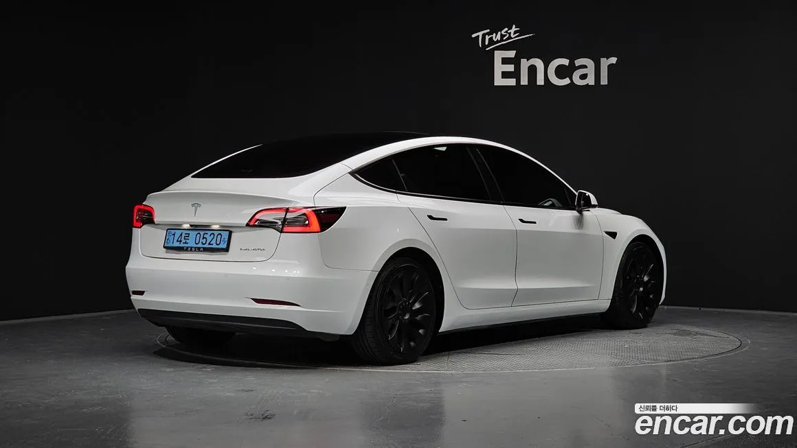 Tesla Model 3 — фото 2