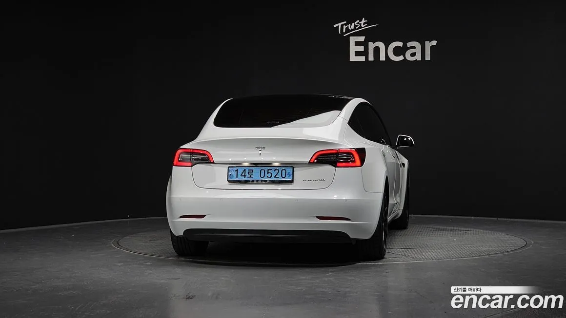 Tesla Model 3 — фото 4