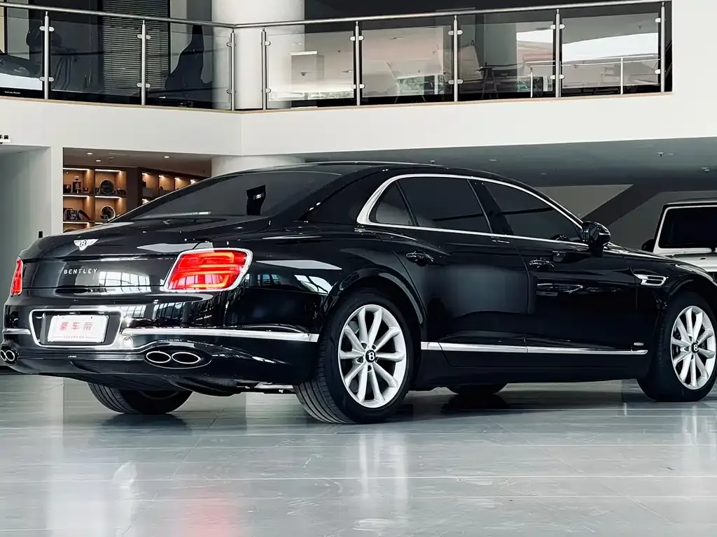 Bentley Flying Spur 2024 из CN, фото 7