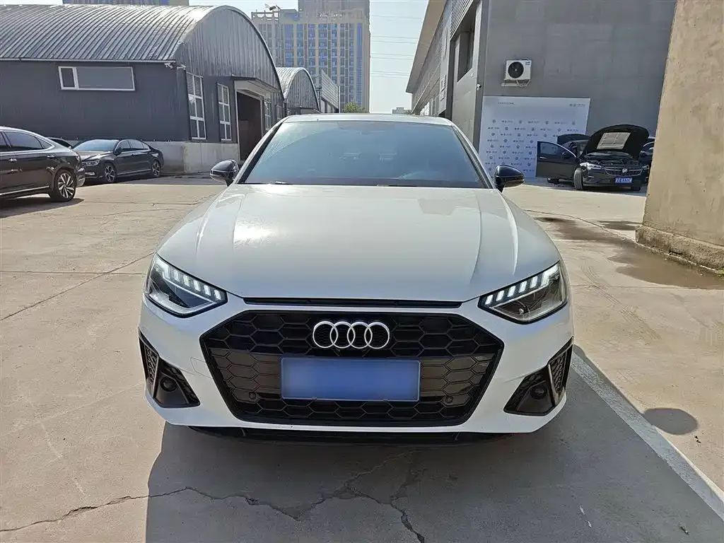 Audi A4L 2023 из CN, фото 4