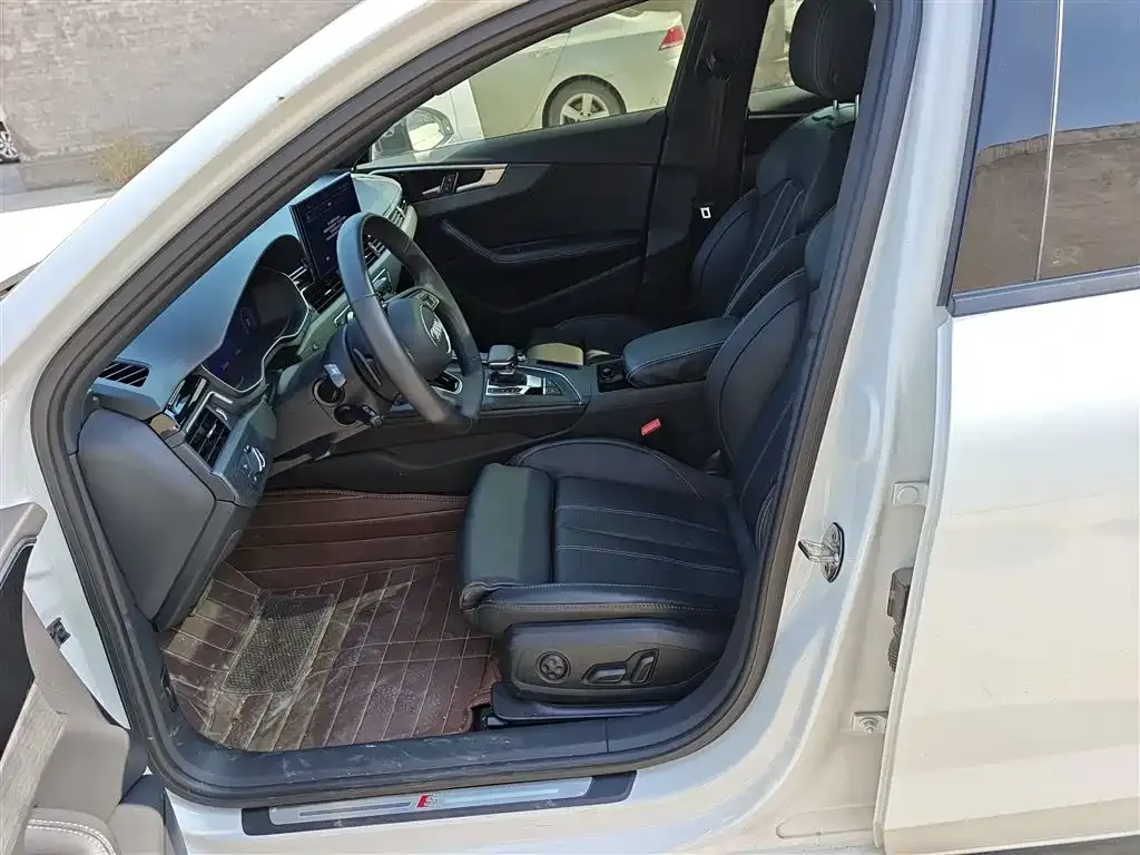 Audi A4L 2023 из CN, фото 7