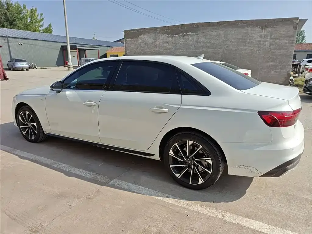 Audi A4L 2023 из CN, фото 9