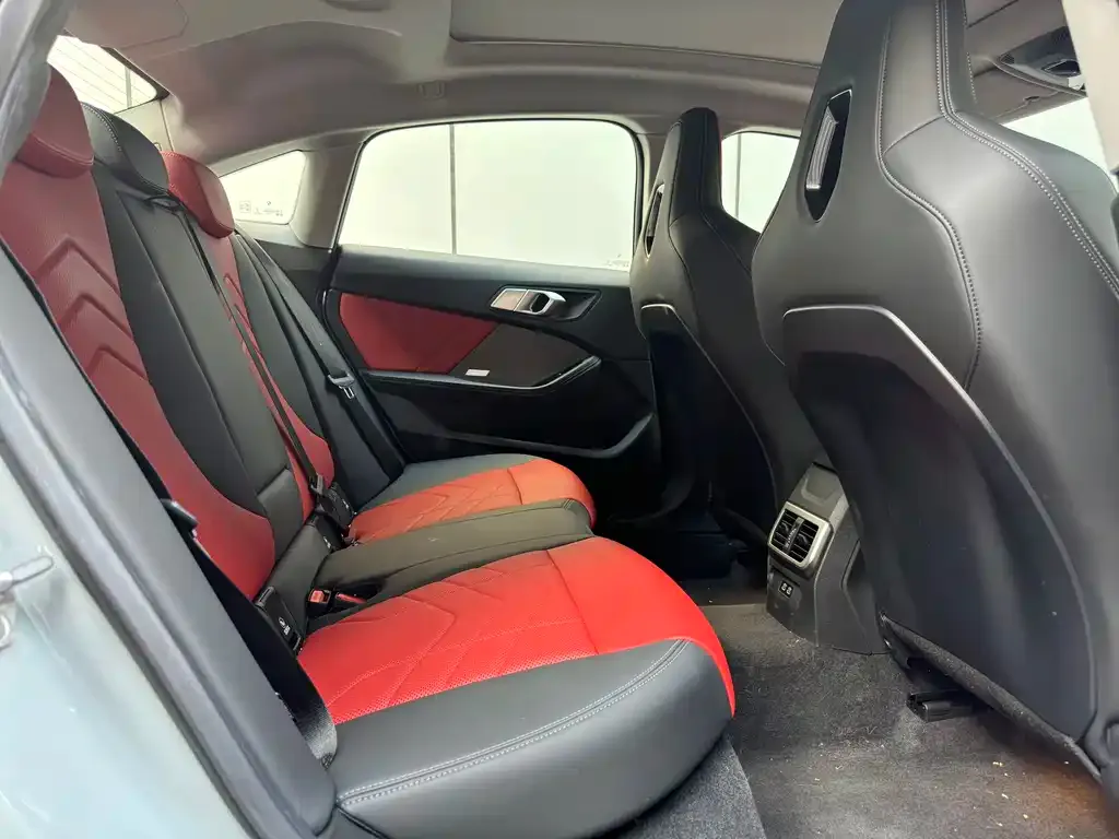 BMW 2 Series 2025 из CN, фото 10