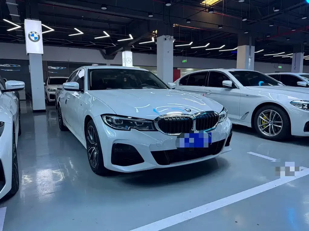 BMW 3 Series 2022 из CN, фото 2