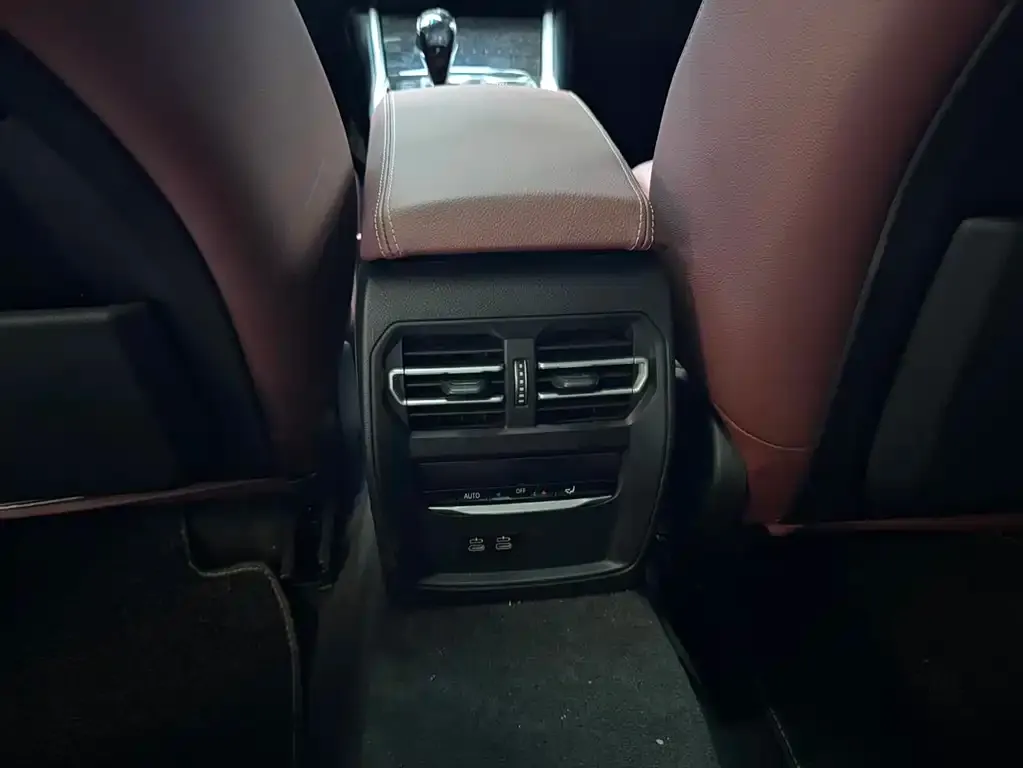 BMW 3 Series 2022 из CN, фото 8