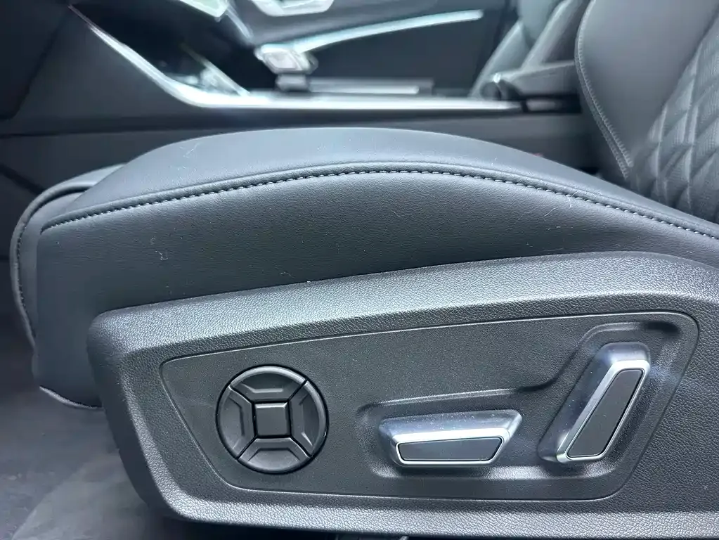 Audi A6L 2025 из CN, фото 10