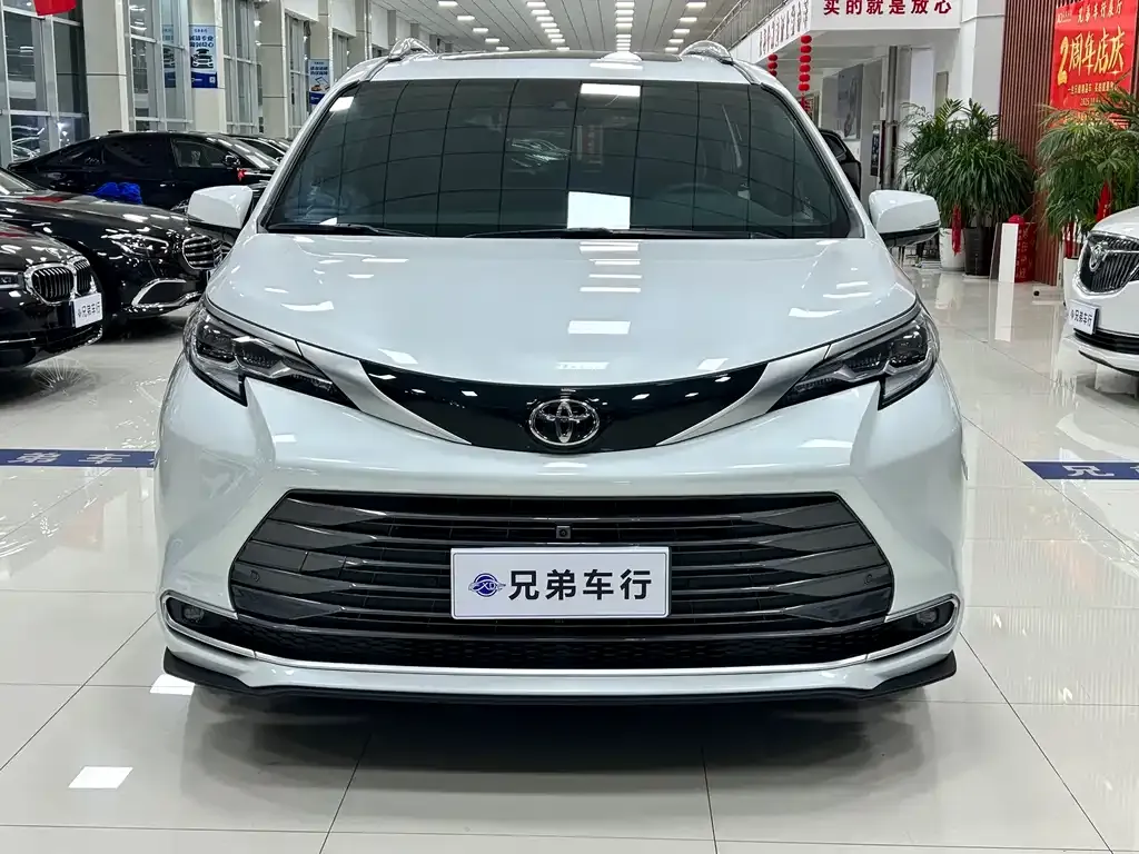 Toyota Sienna — фото 1