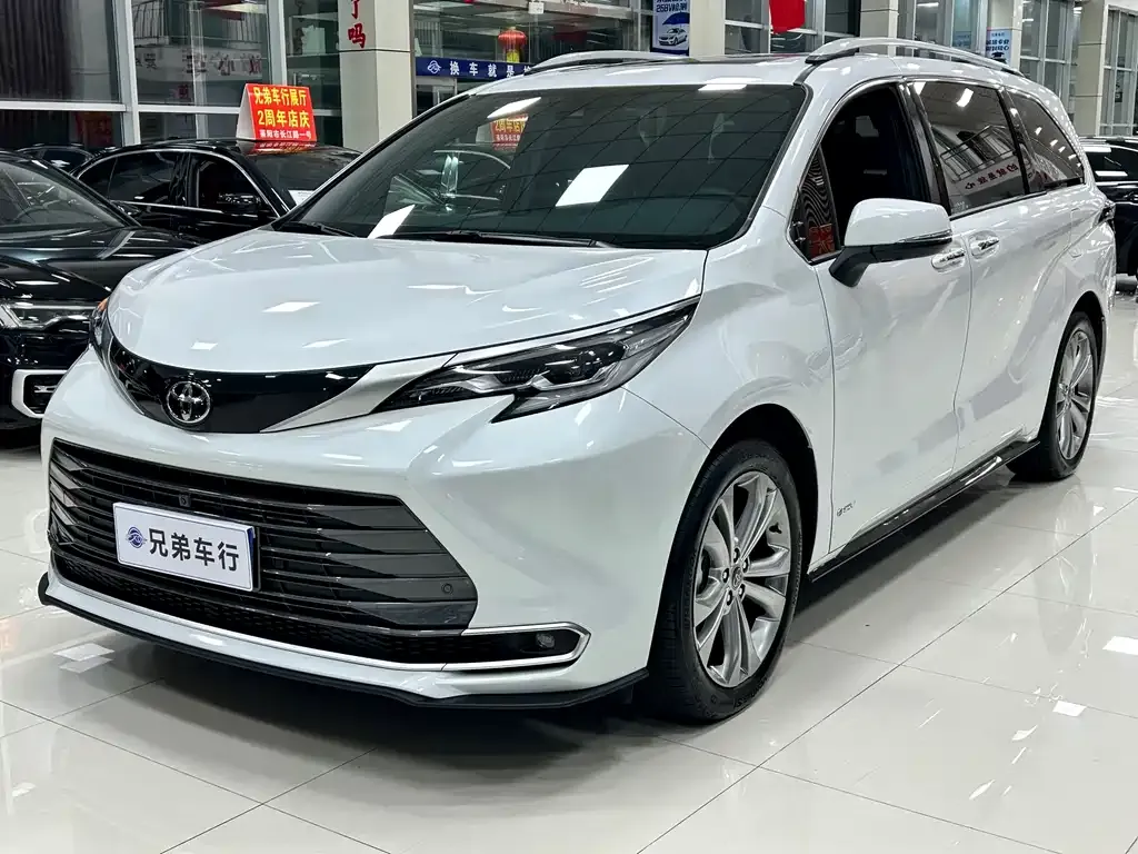 Toyota Sienna — фото 2