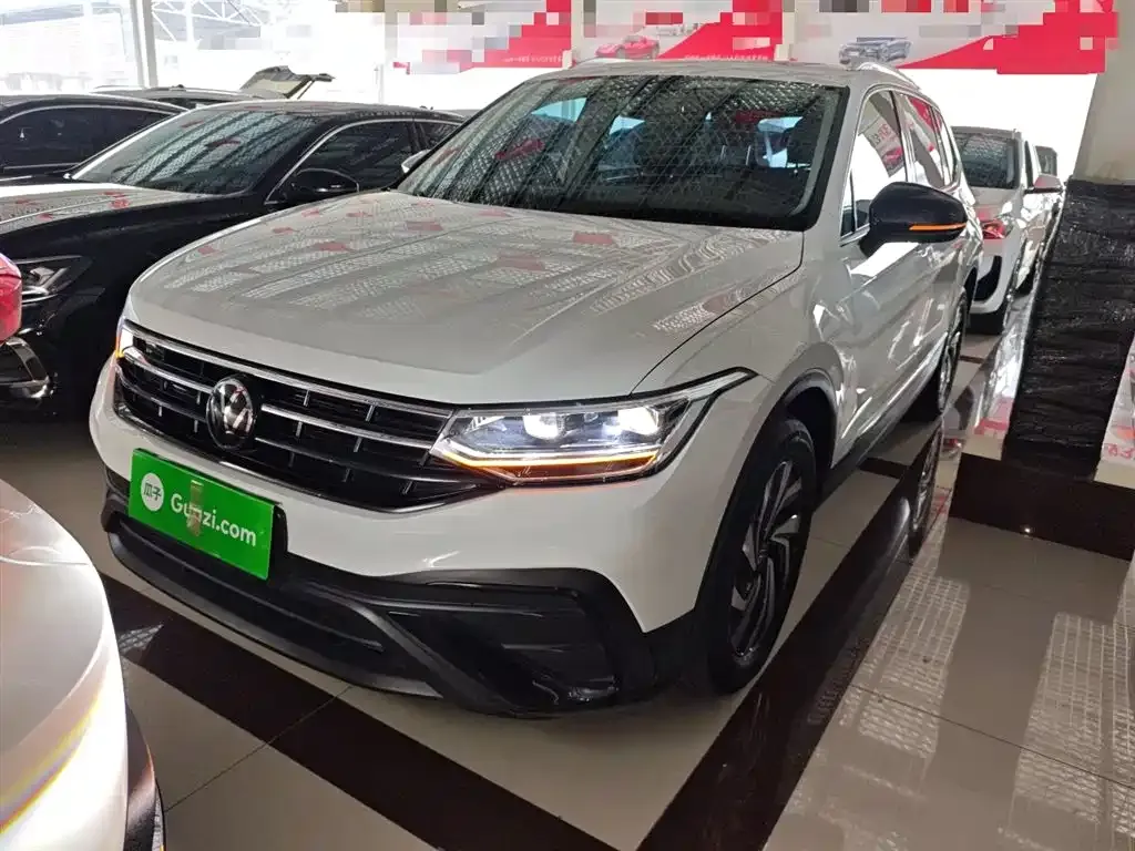 Volkswagen Tiguan L — фото 3