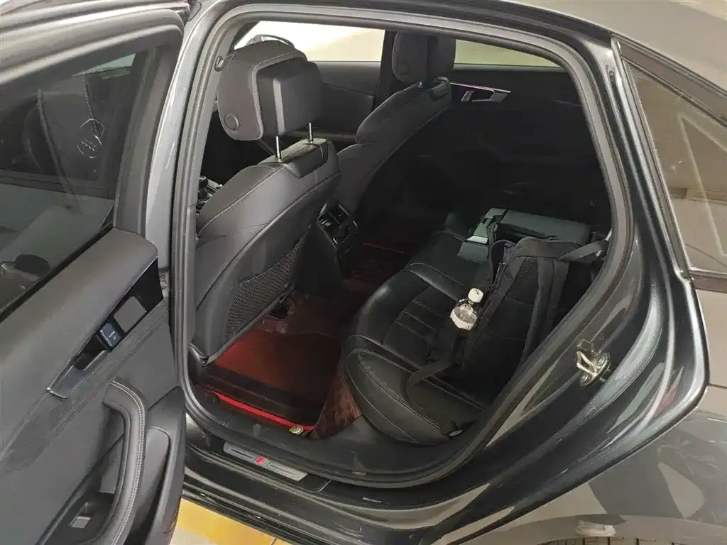 Audi A4L 2024 из CN, фото 5