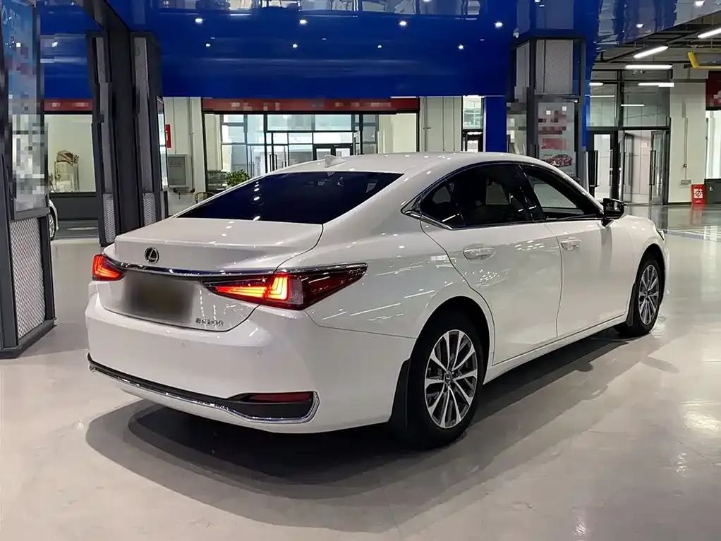 Lexus ES 2023 из CN, фото 5