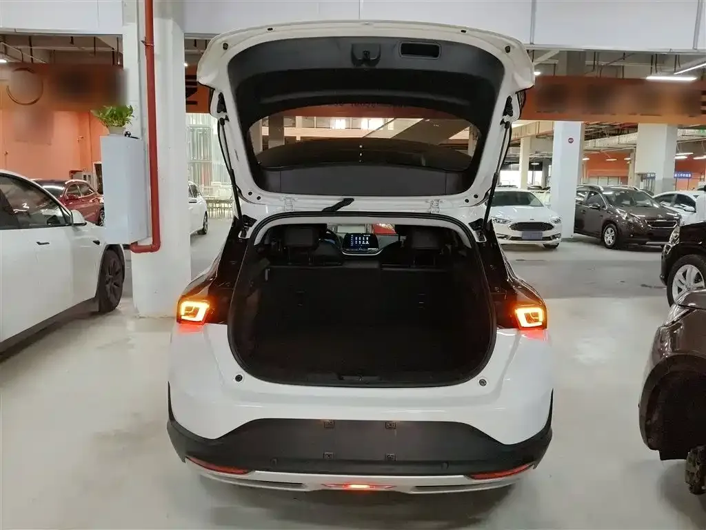 Chevrolet Menlo 2023 из CN, фото 9