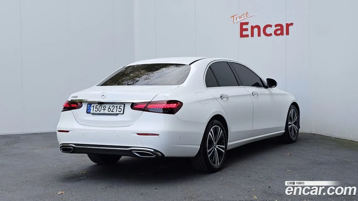 Mercedes-Benz E-Class — фото 2