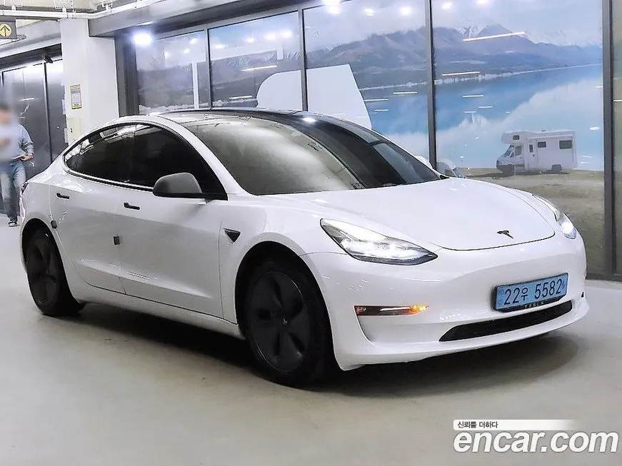 Tesla Model 3 — фото 1