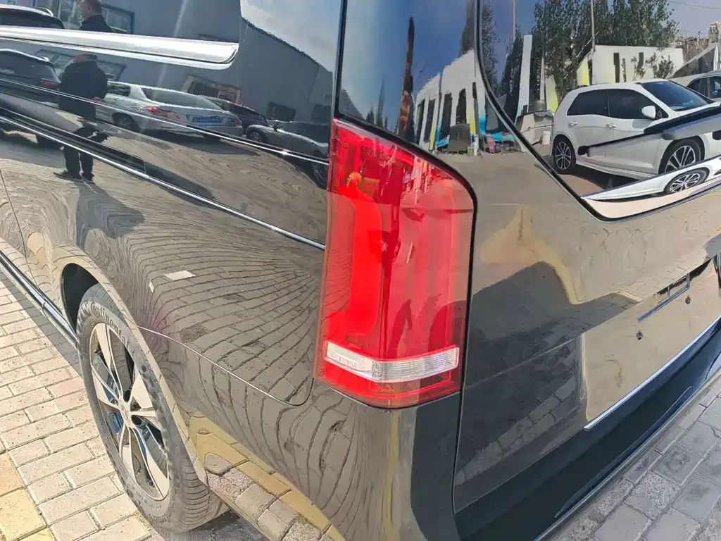 Mercedes-Benz V-Class 2023 из CN, фото 5