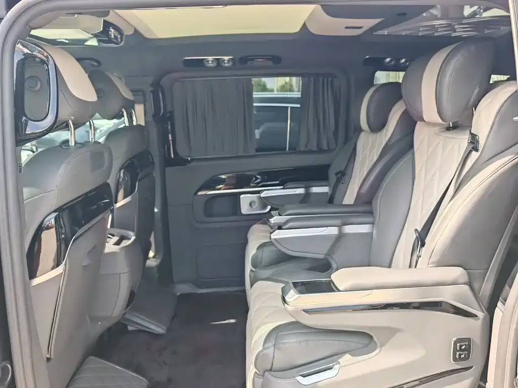 Mercedes-Benz V-Class 2023 из CN, фото 8