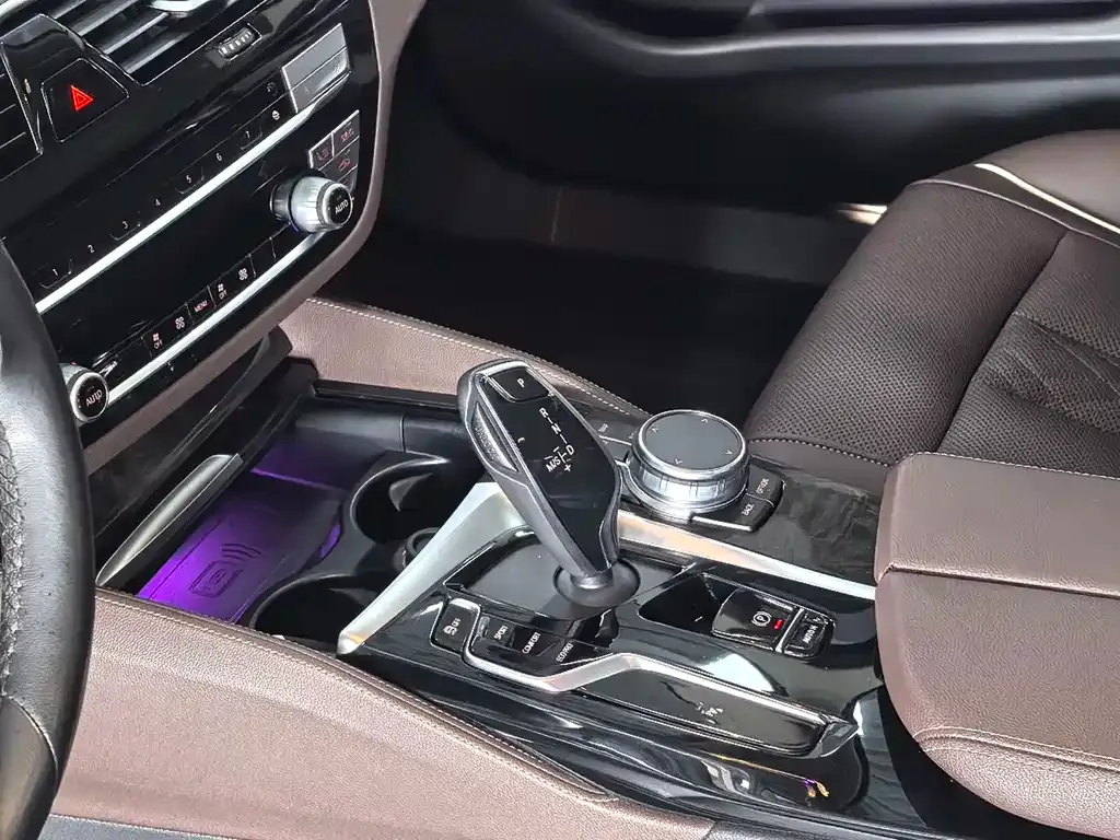BMW 5 Series 2023 из CN, фото 5