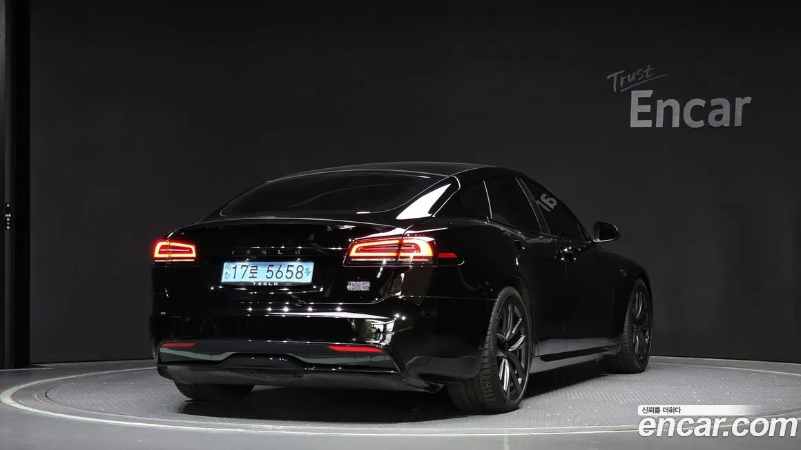 Tesla Model S — фото 2