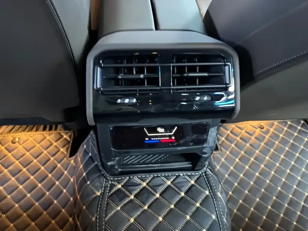 BMW 5 Series 2024 из CN, фото 9
