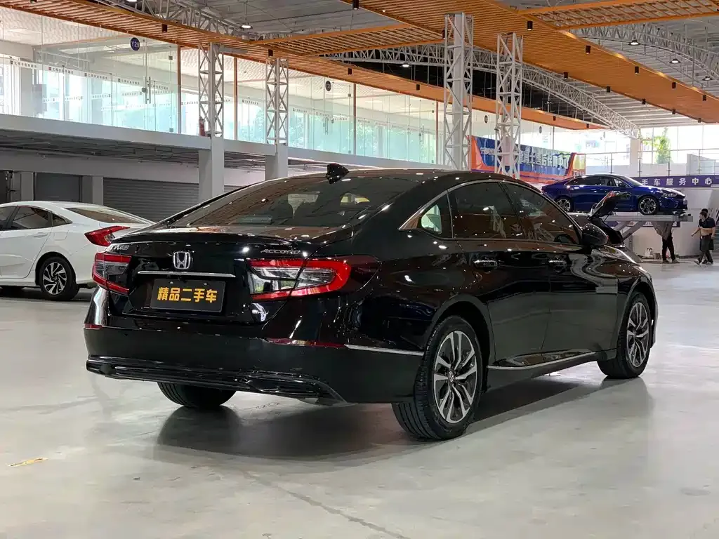 Honda Accord — фото 10