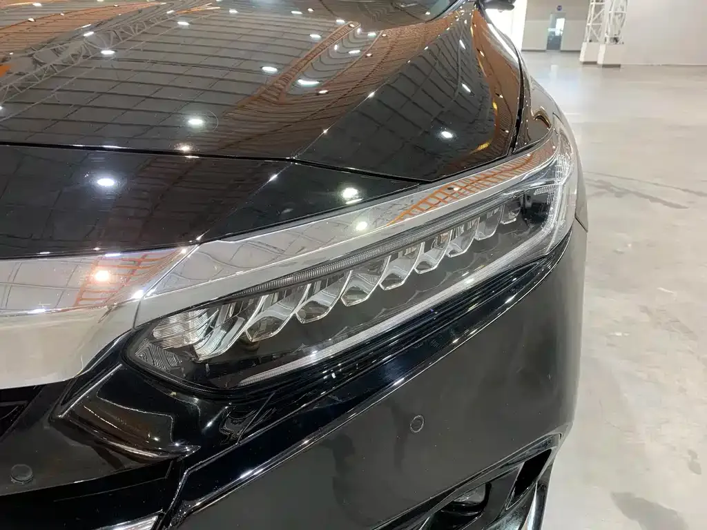 Honda Accord — фото 8