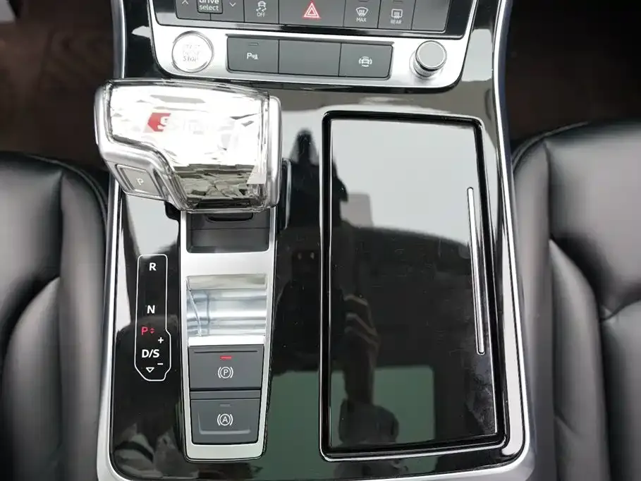 Audi Q7 2023 из CN, фото 10