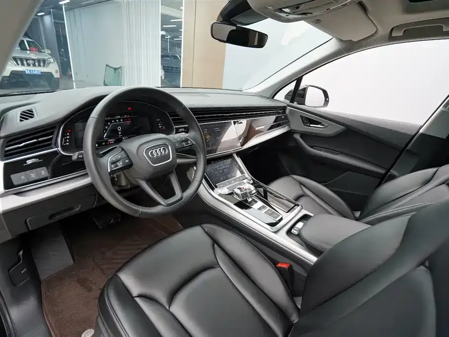 Audi Q7 2023 из CN, фото 3