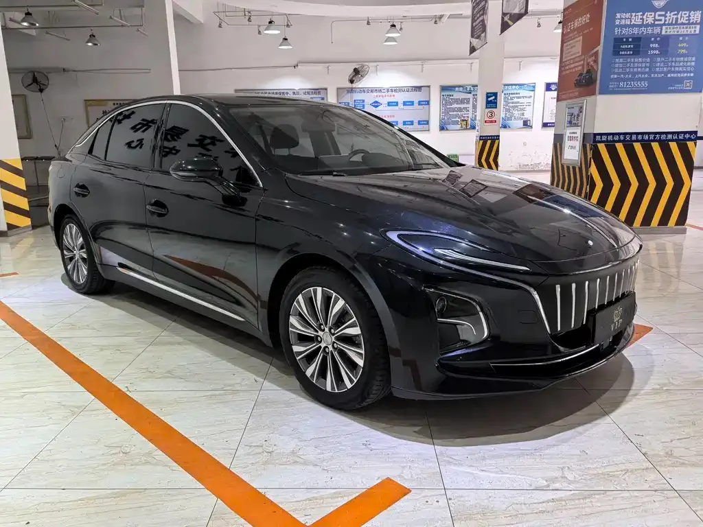 Hongqi E-QM5 — фото 3