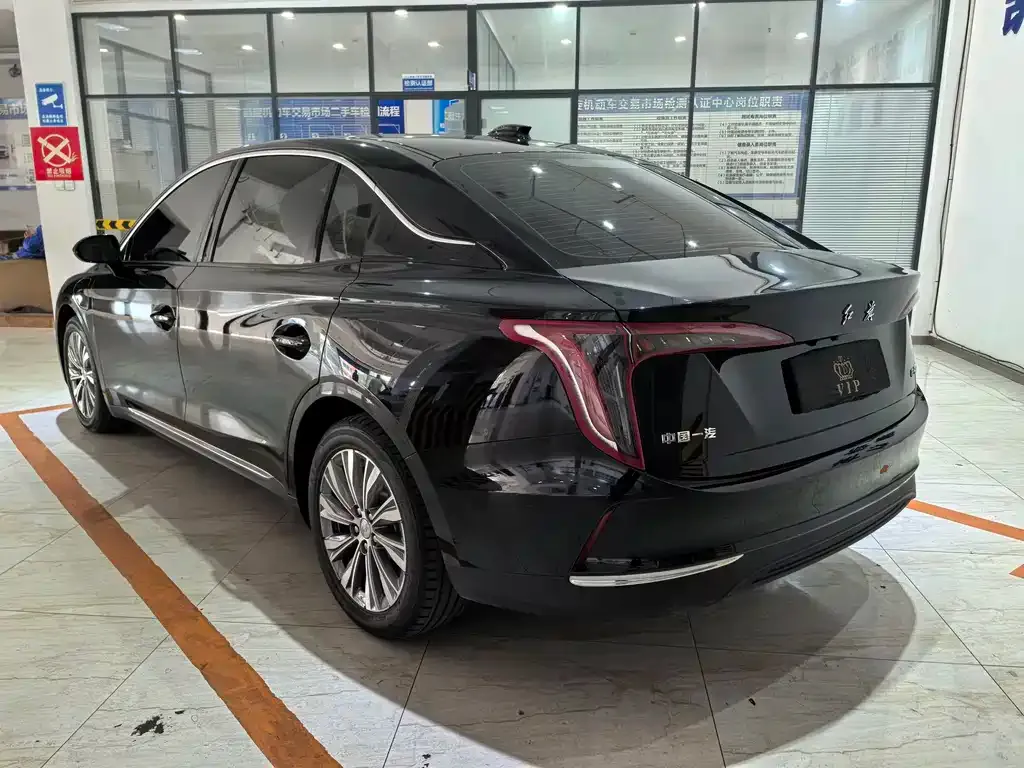 Hongqi E-QM5 — фото 6