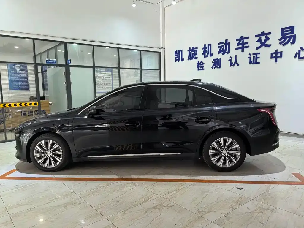 Hongqi E-QM5 — фото 7