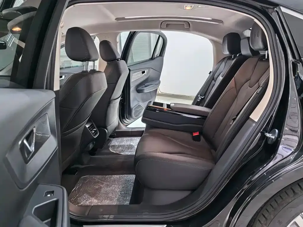 Hongqi E-QM5 — фото 9