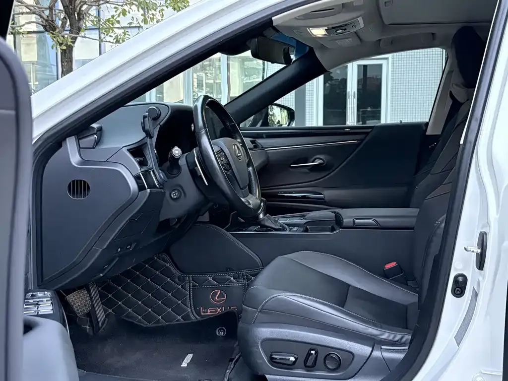 Lexus ES 2021 из CN, фото 4