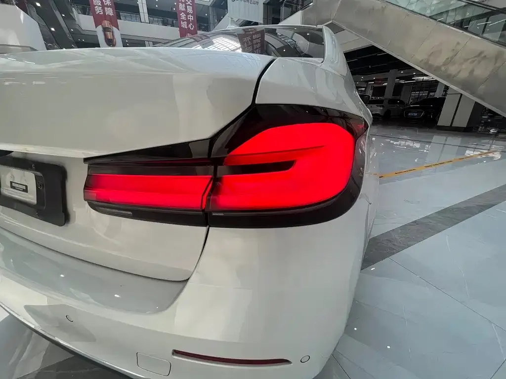 BMW 5 Series 2023 из CN, фото 7