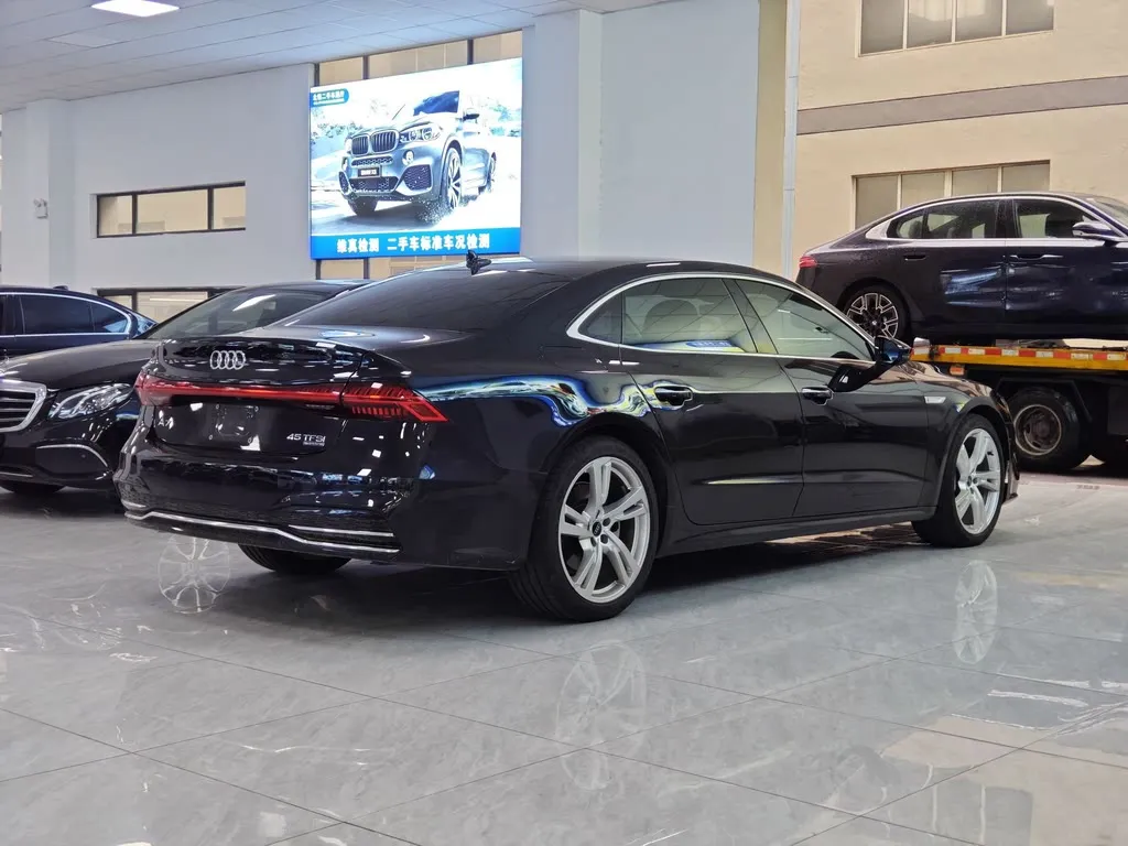 Audi A7L 2024 из CN, фото 4