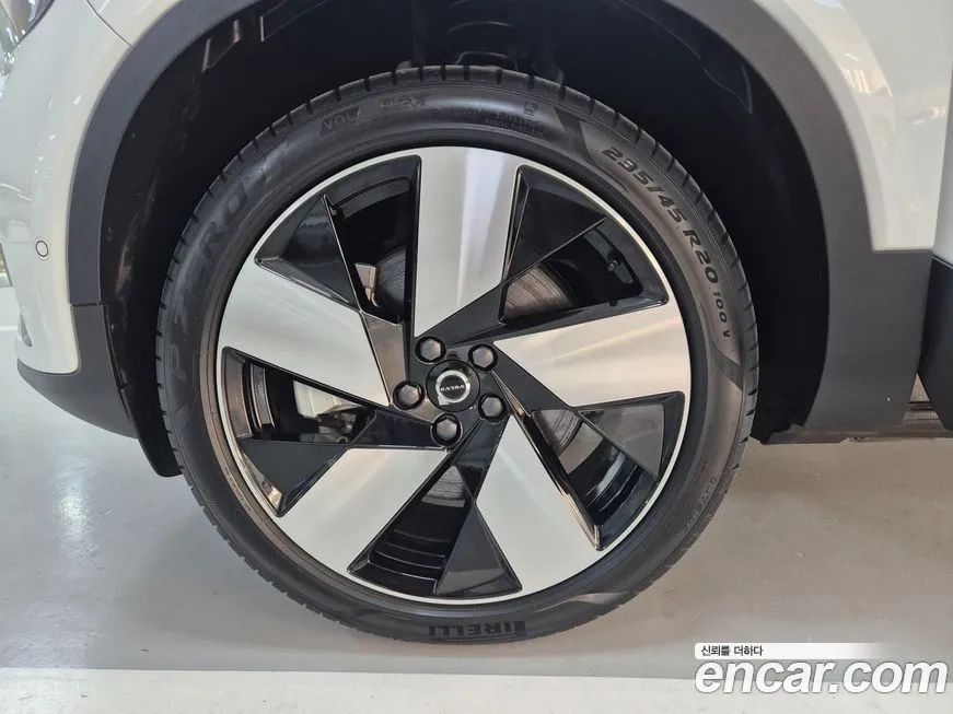 Volvo C40 2024 из KR, фото 5